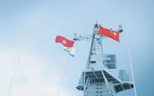 Luyện tập chung giữa tàu Hải quân Việt Nam với biên đội tàu Hải quân Trung Quốc
