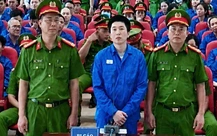 Phiên tòa vụ ma túy 227 bị cáo: Ca sĩ Chi Dân, 'cô tiên từ thiện' Trúc Phương xin điều chỉnh thông tin
