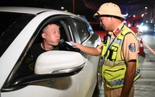 Tài xế ăn đồ lên men sẽ được cho nghỉ 5-10 phút, uống nước súc miệng, trước khi đo lại nồng độ cồn