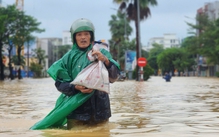 Hướng dẫn kỹ năng ứng phó thiên tai bằng hình thức gần gũi như tờ rơi ở chợ, diễn tập trong làng