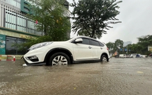 Đi qua đường ngập, xe số tự động dễ hỏng hơn xe số sàn