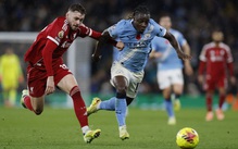 Man United bằng điểm Liverpool