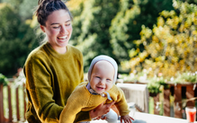 Nghề mới thu hút Gen Z: Làm bảo mẫu cho giới siêu giàu