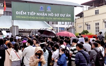 Người xếp hàng xuyên đêm mua nhà ở xã hội: Niềm hy vọng an cư của nhiều người