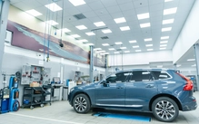 Dịch vụ cá nhân hóa thành 'đòn bẩy' mới của các hãng xe sang ở Việt Nam