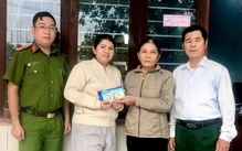 Để quên hơn 1.800 USD lẫn trong quần áo hỗ trợ người dân vùng lũ, người phụ nữ được trả lại