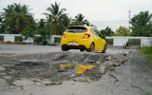 Đường làm chưa xong đã xuất hiện 'ổ gà', 'sống trâu'