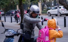 Thu 12.000 đồng/giờ đón con muộn: Nhiều người muốn triển khai luôn ở TP.HCM, số khác lo ngại