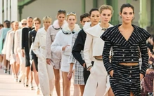 Khi cuộc chơi thời trang không còn là của riêng giới phê bình