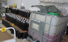 Pha hóa chất làm nước mắm giả, tương ớt, nước chấm không nhãn mác, phạt sao 'cho chừa'?