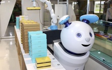 Robot mèo bán hàng tự động tại sân bay Nhật Bản