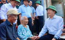 Phó thủ tướng Mai Văn Chính thăm đồng bào ảnh hưởng bão Kalmaegi ở Đắk Lắk