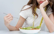 Bất ngờ: Ăn kiêng ở tuổi 40+ có thể gây hại não