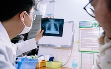 Đào tạo bác sĩ nội trú: Làm gì giữ 'tinh hoa' ngành y?