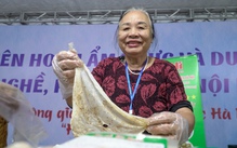 Cuối tuần ăn cỗ Bát Tràng, bánh cuốn Thanh Trì… ở phố đi bộ Trịnh Công Sơn