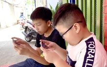 Nhiều nước đã cấm, Việt Nam nên 'quản chặt' trẻ em dùng mạng xã hội