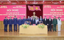 Cảnh sát biển đồng hành cùng ngư dân xứ Thanh ra khơi, bám biển