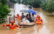 Kotex, SCDI trao 13.000 phần quà hỗ trợ phụ nữ miền Bắc sau lũ