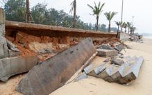 Bờ kè dự án du lịch 84 tỉ đồng chưa kịp sử dụng đã tan nát do biển xâm thực, đề xuất 20 tỉ sửa chữa