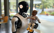 Robot Optimus của Tesla có nguy cơ chậm ra mắt vì Trung Quốc