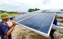 Việt Nam sẵn sàng trao đổi với Mỹ về việc áp thuế pin năng lượng mặt trời 800%