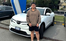 Chủ xe VinFast VF 8 ở Canada: 'Người nước ngoài rất trầm trồ, kinh ngạc Việt Nam làm được ô tô'