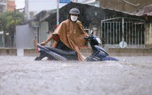 Sắp xuất hiện vùng nhiễu động giữa Biển Đông gây mưa to cho Nam Bộ