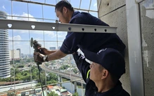 Nhiều cư dân chung cư ở TP.HCM tháo 'chuồng cọp', mở lối thoát nạn sau vụ cháy cư xá Độc Lập