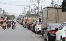 Nhiều vụ tai nạn do chuyển hướng xe sai quy định, CSGT TP.HCM lưu ý 'xi nhan' trước 20-30m