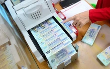 Tiền tiết kiệm được gửi vào ngân hàng vượt 15 triệu tỉ đồng