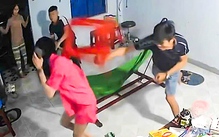 Người đàn ông dùng ghế đánh phụ nữ dã man trong clip trên mạng là anh trai ruột nạn nhân?