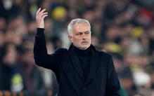 Benfica gây sốc khi 'đi đêm' cùng lúc cả HLV Mourinho và Amorim