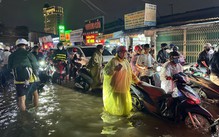 Đường Ung Văn Khiêm 1 tiếng đi được 200m, vòng xoay Nguyễn Thái Sơn chạy vào là chôn chân