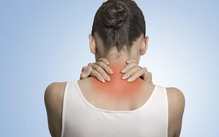 Đau cổ vai gáy, xoa bóp vận động mãi không đỡ, nguyên nhân có thể do đâu?