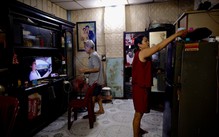 Sống trong lăng vua triều Nguyễn, người dân mong sớm được di dời