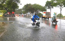 Đoạn đường Trần Hưng Đạo bên sông Hàn bì bõm ngập nước: Khắc phục ra sao?