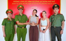 Bắt hai người cướp giật điện thoại của nữ du khách Ý