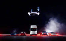 'Xe bay' Tesla Roadster mở bán ở Đông Nam Á: Cọc 6,8 tỉ, là bản tay lái thuận như ở Việt Nam