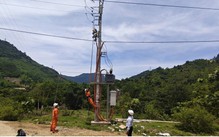 PC Đà Nẵng kéo điện về khu tái định cư Pà Rum trước mùa mưa bão
