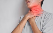 Đau họng kéo dài dù không ốm sốt hay cảm lạnh, nên nghĩ đến bệnh gì?
