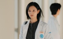 'Doctor X' Kim Ji Won vụt sáng thành sao từ ước mơ K-pop dang dở