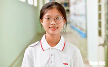Nữ SV Cần Thơ chà nhám bàn ghế mong trả dần 100 triệu vay chữa ung thư cho mẹ