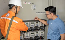 Phó thủ tướng: Xem xét giảm giá điện từ 1-11, giảm thuế tiêu thụ đặc biệt với xăng về 0%
