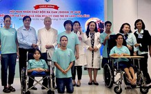 Trao tặng thiết bị chuyên dụng cho các em Làng Hòa Bình, Bệnh viện Từ Dũ