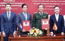 Việt Nam - Campuchia ký bản ghi nhớ xây dựng trường hữu nghị tại Phnom Penh