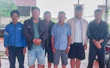 Một ngư dân cứu 5 công nhân mắc kẹt trên bè thăm dò địa chất giữa biển