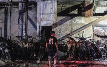 Cửa hàng bán xe máy bốc cháy ngùn ngụt, hàng chục xe SH bị thiêu rụi