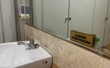 Mang cả tai nghe, đồng hồ, đèn học lên cơ quan sạc, tiết kiệm ở nhà, lãng phí ở cơ quan?