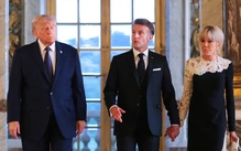 Ông Macron dẫn ông Trump thăm Cung điện Versailles, tiếp đãi thực đơn toàn đặc sản