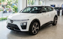 'Lộ diện' xe dễ là VinFast VF 7 đời mới, có thể chia sẻ nhiều điểm chung với VF 8 vừa ra mắt